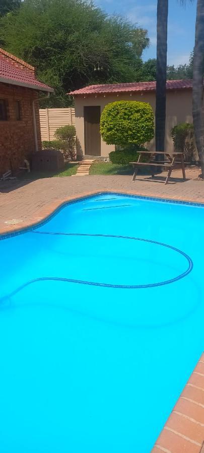 Lime Court Two Apartment Pretoria Bagian luar foto